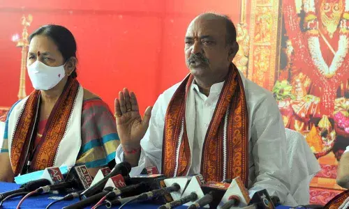 Kanakadurga Temple Trust Board Chairman Pyla Sominaidu addressing a press conference at the temple in Vijayawada on Friday