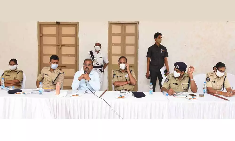 Krishna District Collector Md Imtiaz addressing police personnel in Vijayawada on Monday