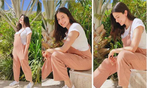 Anushka Sharma Drops A Few Sun-Kissed Pics And Flaunts Her Growing Baby Bump