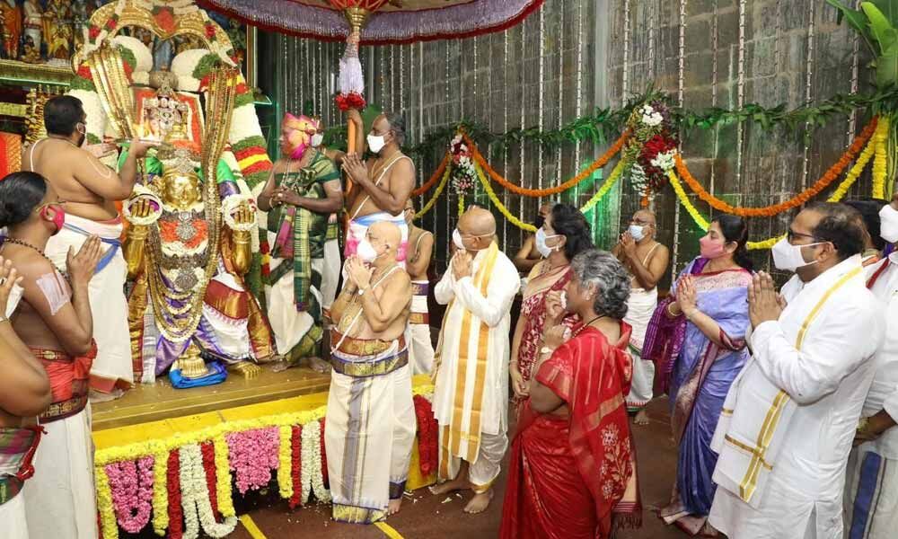 Tirupati: Malayappa Swamy rides Garuda Vahahanam