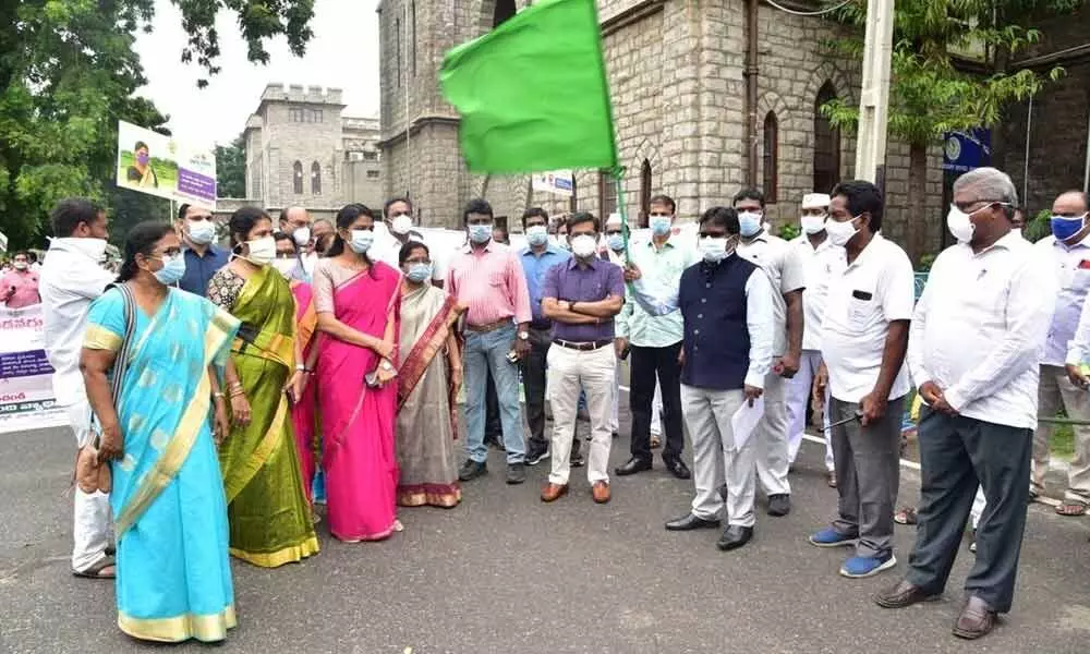 District Collector I Samuel Anand Kumar flagging off a rally to create awareness on Covid-19 in Guntur on Wednesday
