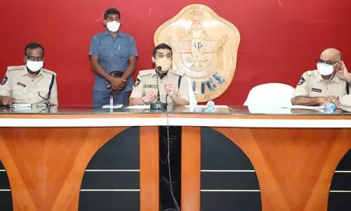 Rural SP Vishal Gunni interacting with police martyrs’ family members in Guntur on Wednesday