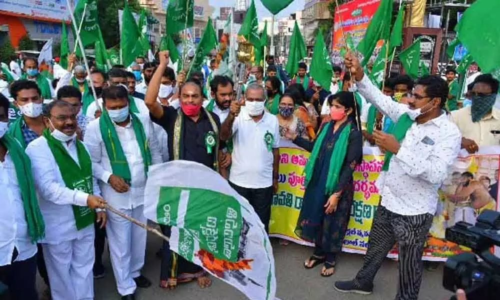 Five years for Amaravati as Andhra capital, farmers hold Maha Padayatra along villages