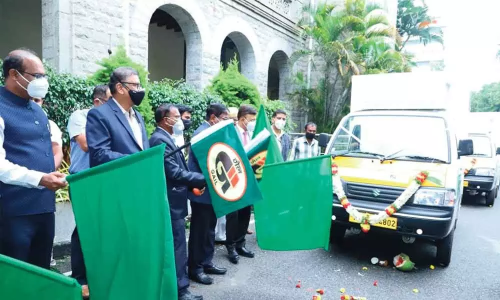 GAIL gives 18 CNG autos to BBMP for dry waste collection