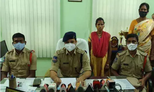 Woman Maoist surrenders before Bhadradri police