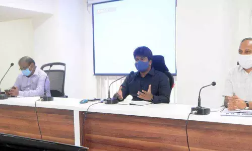 Municipal Corporation Commissioner Abishkit Kishore addressing NGO members in Rajamahendravaram on Thursday