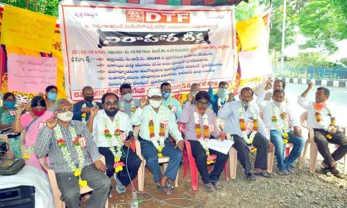DTF leaders staging hunger strike at Ekasila Park in Warangal on Thursday