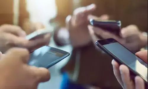 Smartphone shipments hit record 50 million in third quarter