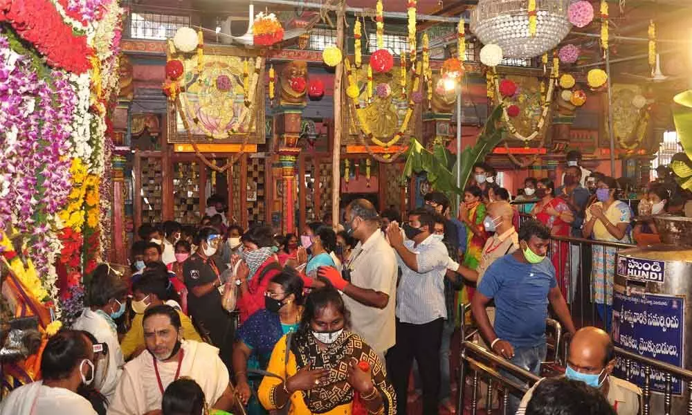 Rush of devotees increases on Indrakeeladri in Vijayawada