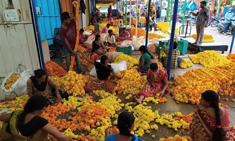 Flower prices hit the roof (Photos: Ch Prabhu Das)