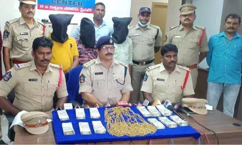 DSP KVVNV Prasad explaining about the arrest of the inter-state cheating gang in Ongole on Friday