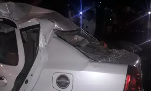 3 die as car hits truck in Tada