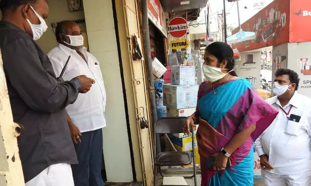 GMC Commissioner Challa Anuradha inspecting shops in Guntur city on Monday