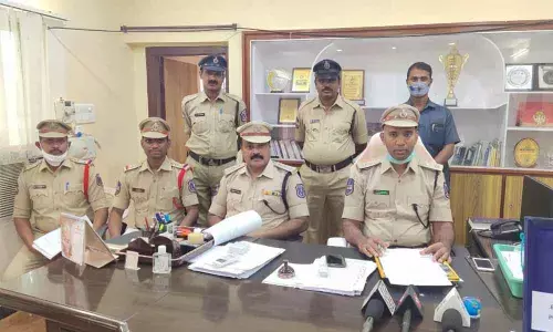 DCP Naryana Reddy explaining the details of robbery case in a press meet held at Bhongir on Thursday