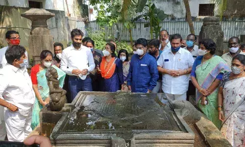 Archaeology and Museums Commissioner Vani Mohan along with MP M Bharat visiting Rallabandi Subbarao Museum in Rajamahendravaram on Thursday