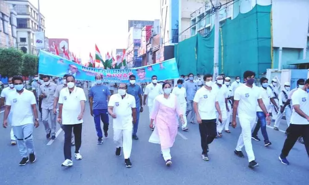 Krishna District Collector Md Imtiaz, Commissioner of Police B Srinivasulu and Joint Collector K Madhavi Latha leading the ‘Run for Unity’ in Vijayawada on Saturday