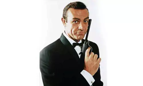 Amitabh Bachchan, Kareena Kapoor And Vicky Kaushal Pay Tribute To This Hollywood Star