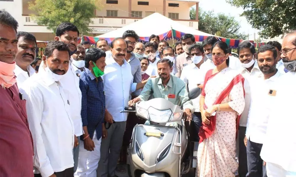 Tri scooters given to 6 disabled persons at Kandukur