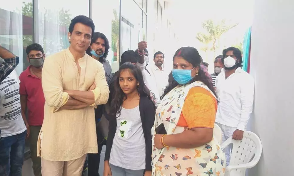 Sonu Sood extends helping hand to 12-year-old