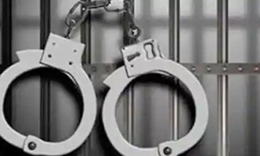 3 held for swindling woman online