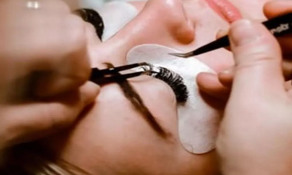 Getting permanent eyelash extensions? Keep these points in mind