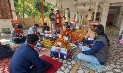 With mantras, ghee, fire, Hindu Sena offers yajna for Trump victory