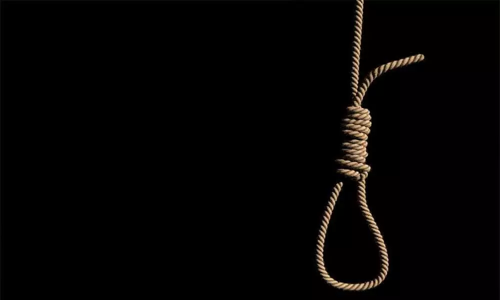 Visakhapatnam: Young woman commits suicide after failing to repay online loans