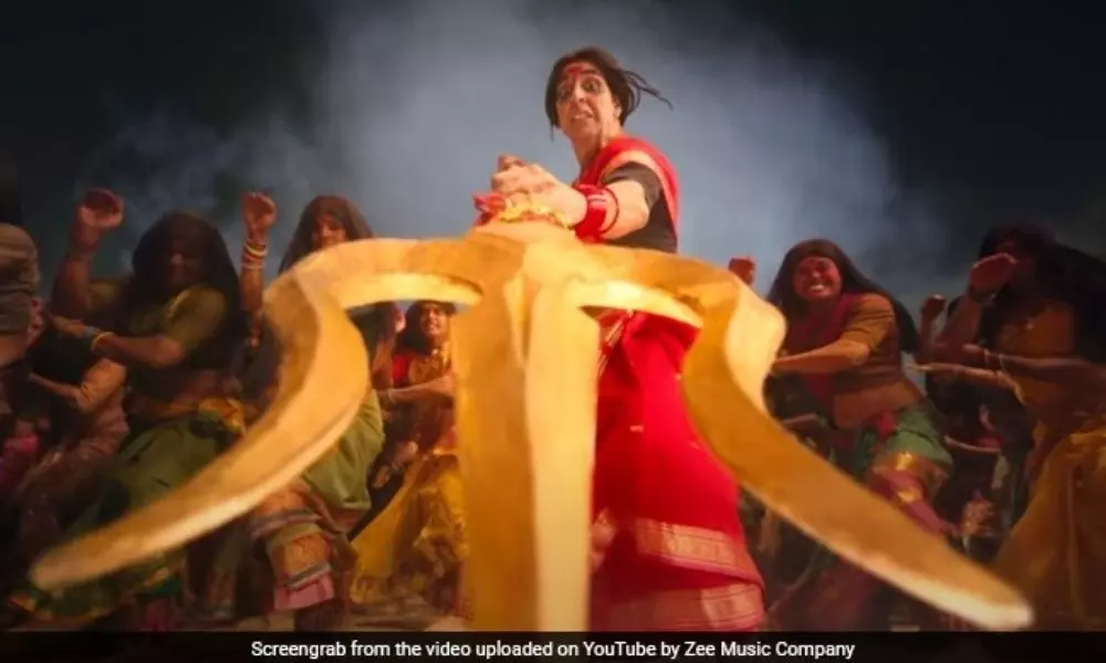Laxmii: Akshay Kumar Danced Along With 100 Transgenders In The Bham Bole Song…