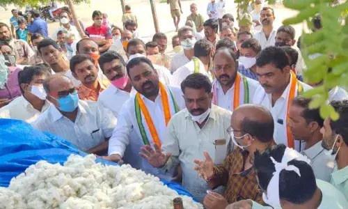 DCC official spokesperson P Satyanarayana Rao inspecting CCI purchase centre at Jammikunta market yard on Wednesday
