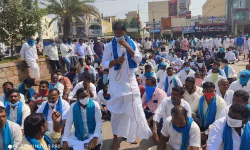 Congress leaders and farmers staging maha dharna at Mamidipally crossroads in Armoor town on Wednesday