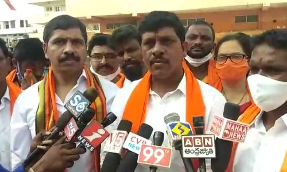 BJP district chief Galla Satyanarayana speaking to the media in Khammam on Friday