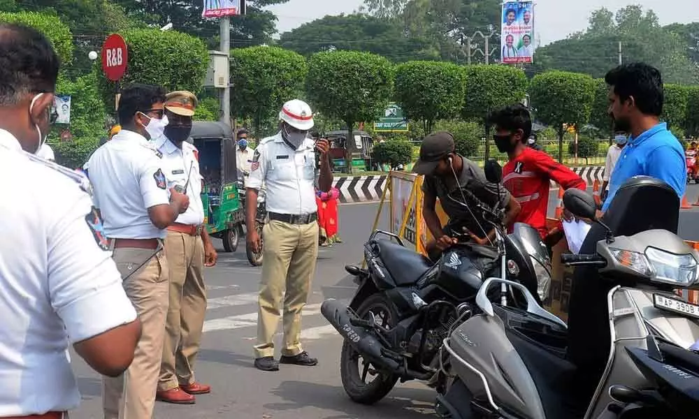 City police conducting counselling for not wearing masks near police control room in Vijayawada on Sunday 	-Photo: Ch V Mastan