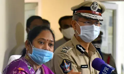 Home Minister Mekathoti Sucharitha ad DGP Gautam Sawang addressing a press conference in in Vijayawada on Monday