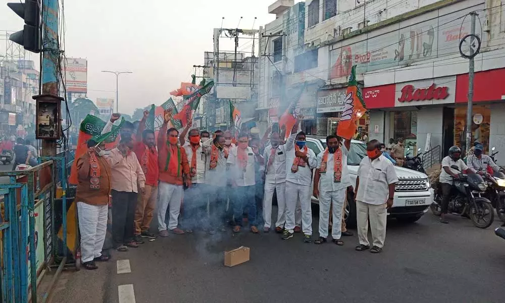 BJP cadres celebrating party’s success in by-elections and Bihar Assembly elections by bursting crackers in Guntur on Tuesday