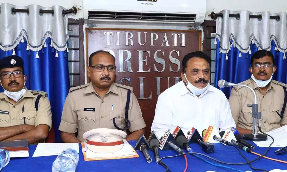 Madya Vimochana Prachara Commitee chairman  V Lakshmana Reddy addressing the media at the Press Club in Tirupati on Tuesday