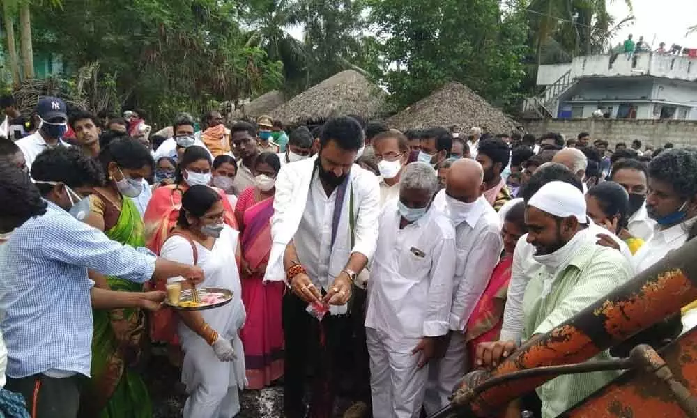 Minister Kodali Nani performing Bhumi Puja for construction of Rythu Bharosa Centre at Dokiparru village of Gudlavalleru mandal in Krishna district on Wednesday