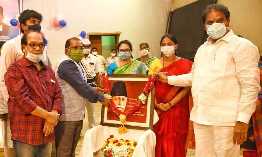 Collector A Md Imtiaz, MLA Malladi Vishnu and others paying tributes to Moulana Abul Kalam Azad in Vijayawada on Wednesday