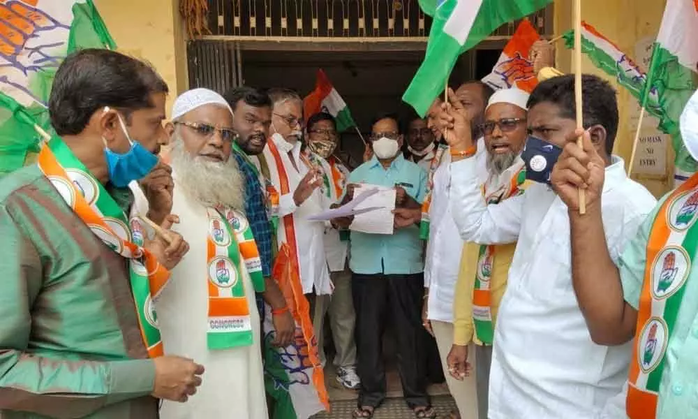Congress leaders submitting a representation to a senior official at Gadwal Collectorate on Thursday