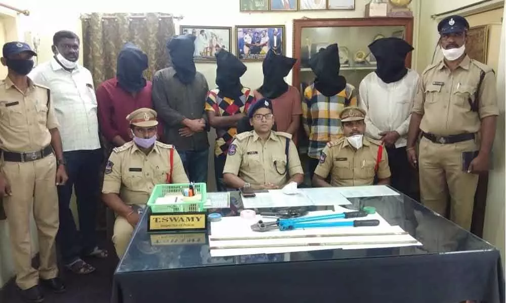 SP Sunil Dutt producing three inter-State burglars before the media in Kothagudem on Thursday