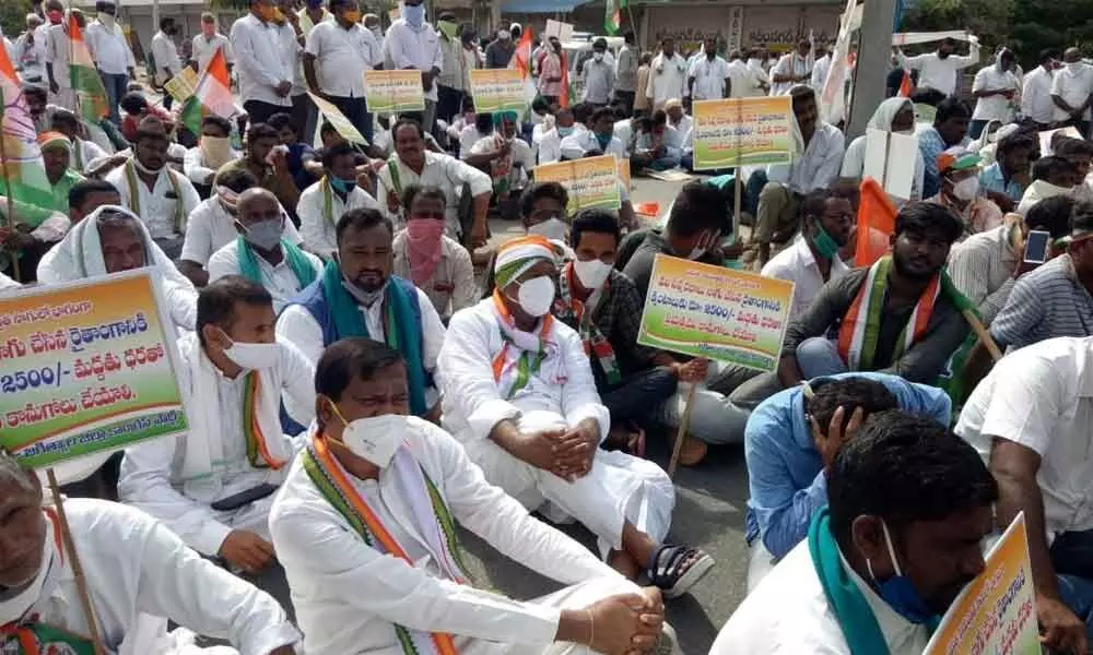 Congress leaders and farmers staging a dharna in front of  Jagtial Collectorate on Thursday