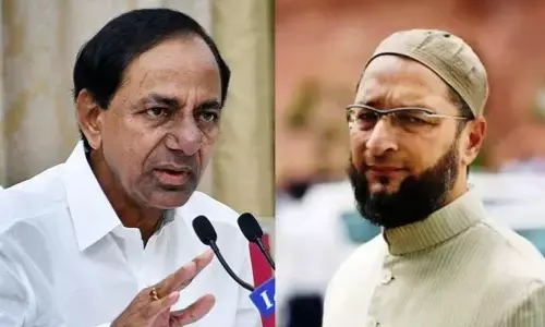 Asaduddin Owaisi, CM KCR discuss GHMC poll scenario