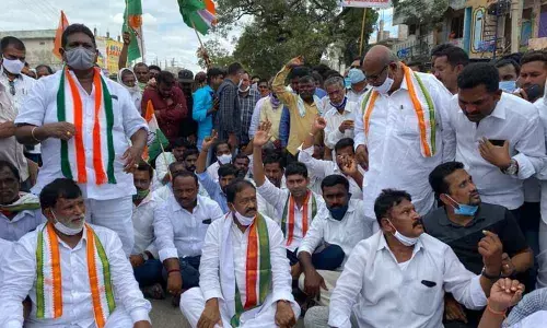 Former Minister and ex-Leader of Opposition in Telangana Legislative Council Mohammed Ali Shabbir participating in Rythu Deeksha at Macha Reddy Chowrasta on Thursday