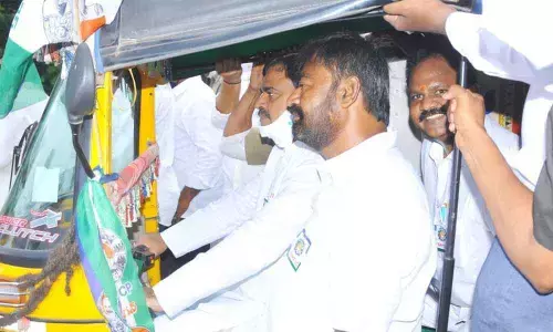 Deputy Chief Minister Amzath Basha participating in a rally organised by the YSR Trade Union in Kadapa on Thursday