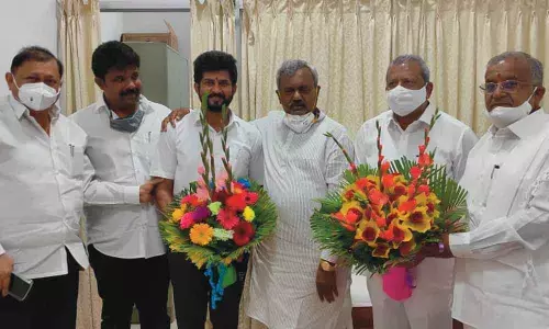 MP Pratap Simha thanking Mysuru district in-charge minister S T Somashekar, Chamundeshwari MLA G T Devegowda and others in Bengaluru