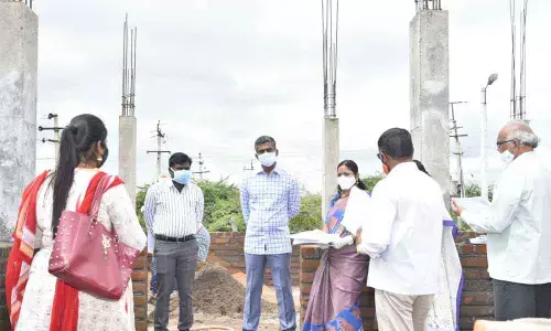 Secretary to the Chief Minister, Solomon Arokia Raj, inspecting Rythu Bharosa Kendra building in Mavatur village in Anantapur  on Thursday