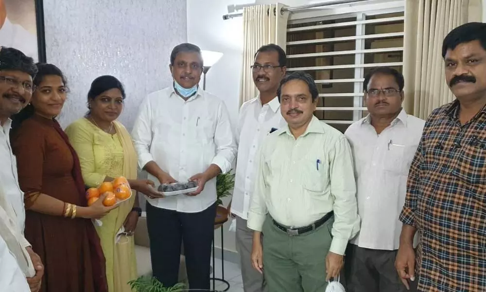 Sajjala Ramakrishna Reddy, advisor to Chief Minister YS Jagan Mohan Reddy with the JAC leaders on Friday