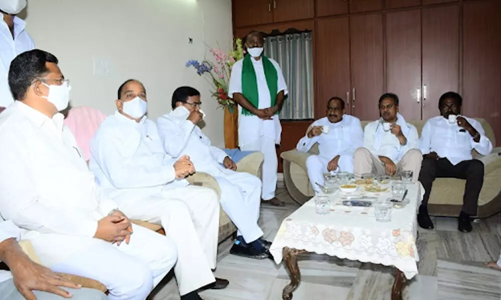 Ministers Niranjan Reddy and Puvvada Ajay Kumar meeting former Minister Tummala Nageswara Rao at his residence in Khammam on Friday
