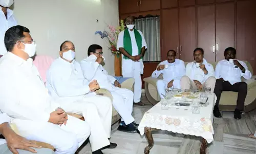 Ministers Niranjan Reddy and Puvvada Ajay Kumar meeting former Minister Tummala Nageswara Rao at his residence in Khammam on Friday