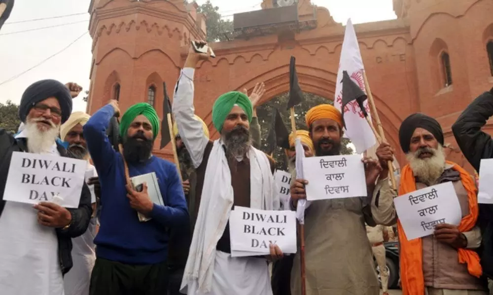 Punjab: Protesting farmers to observe black Diwali