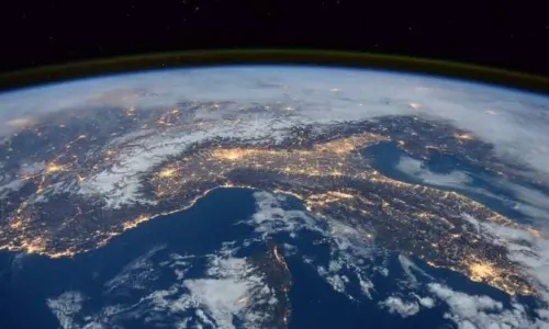 Asteroid, twice the size of Taj Mahal to pass earth today